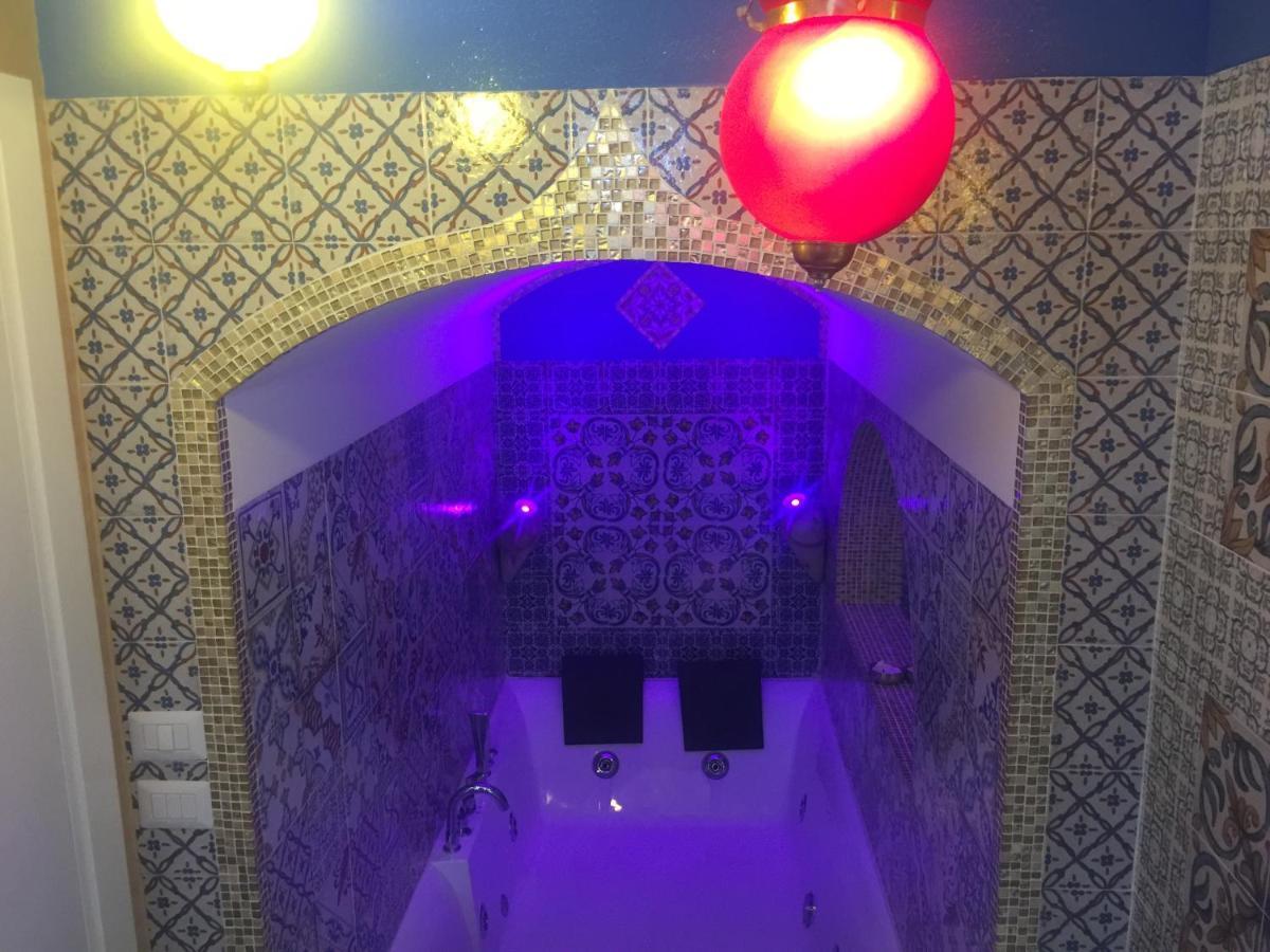 La Casa Di Emanuella - Rooms & International Suites Bari Exterior photo