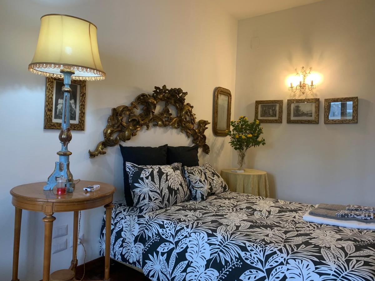 La Casa Di Emanuella - Rooms & International Suites Bari Exterior photo